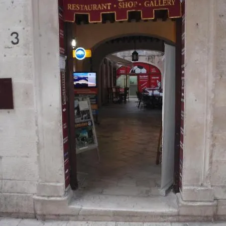 Opium Old Vendégház